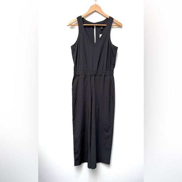 NWT Banana Republic Classic Black
V-Neck Sleeveless Cropped Jumpsuit XS - Picture 10 of 16